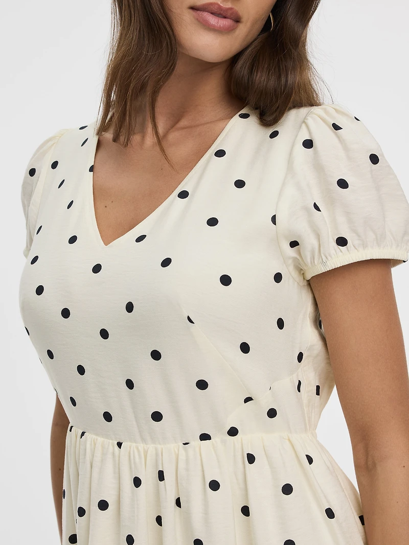 Robe midi à manches courtes et col V
