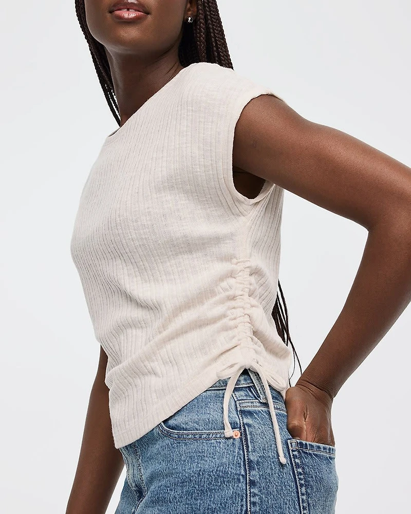 Haut à manches très courtes avec fronces latérales