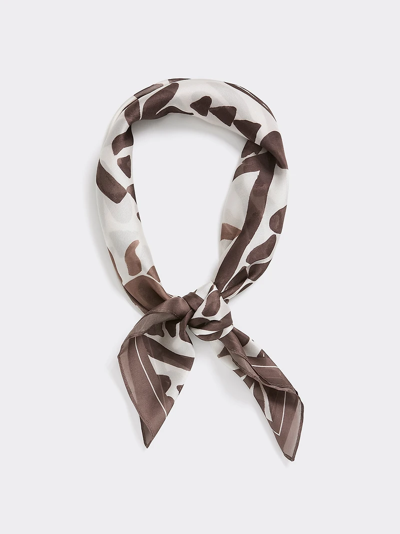 Foulard carré à motif feuillagé