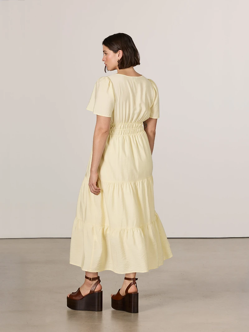 Robe maxi à manches courtes et col fendu