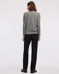 Long-Sleeve V-Neck Pullover - R Essentials