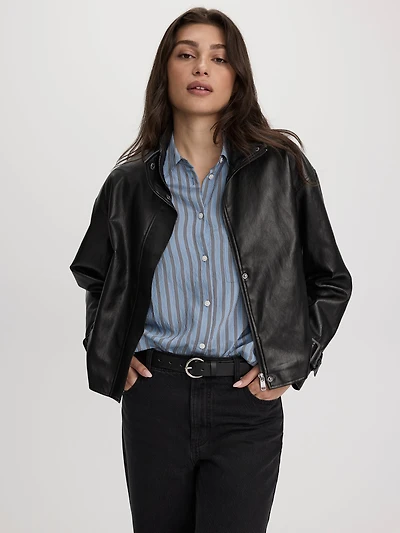 Manteau en faux cuir avec ceinture