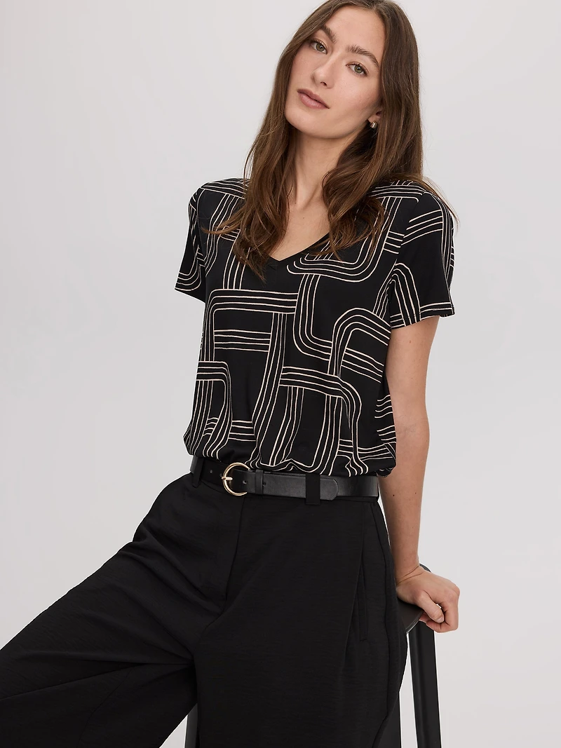 V-Neck Tee - R Essentials