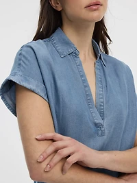 Extended-Sleeve Shift Dress with V Neckline