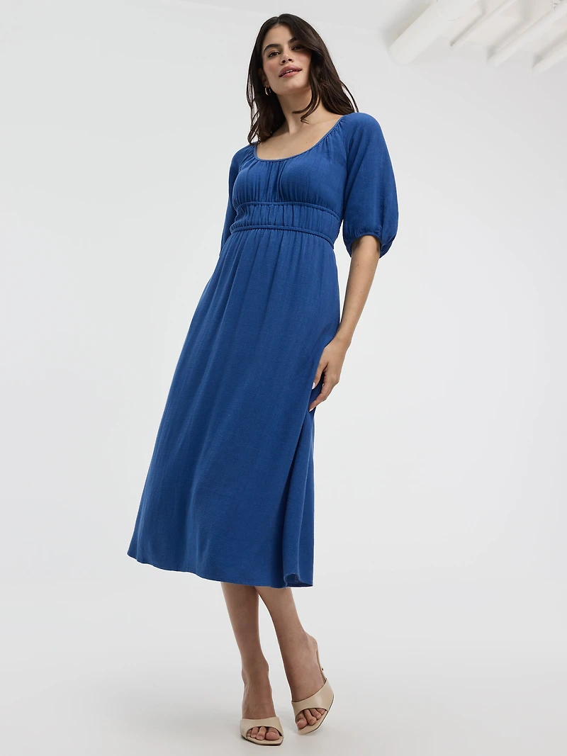 Robe empire midi à manches courtes et col dégagé