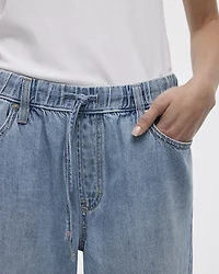 Jean à jambe large et taille mi-haute avec cordon de serrage