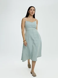 Robe midi en denim sans manches à encolure coeur
