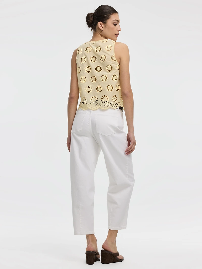 Camisole boutonnée à oeillets col rond