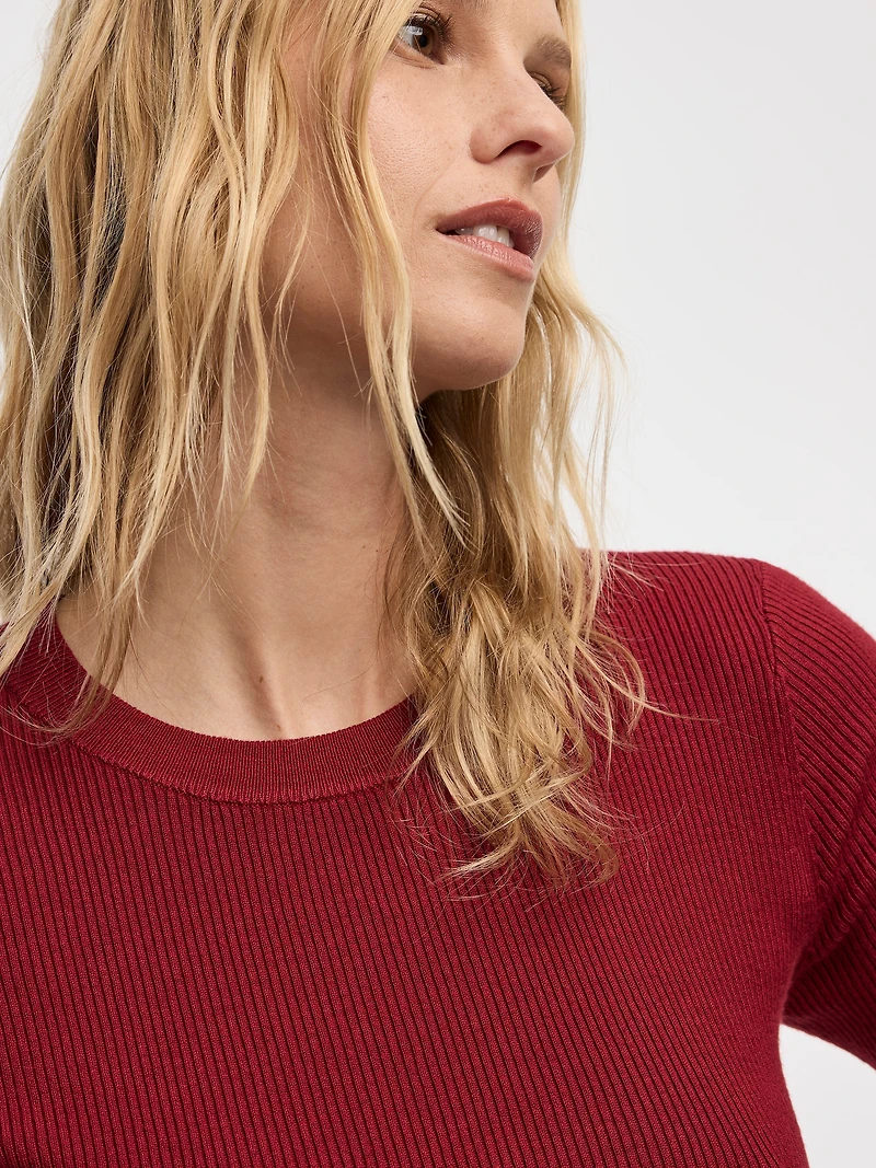 Pull côtelé à manches courtes et col rond