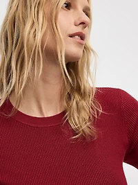 Pull côtelé à manches courtes et col rond