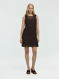 Robe crochetée sans manches à col rond