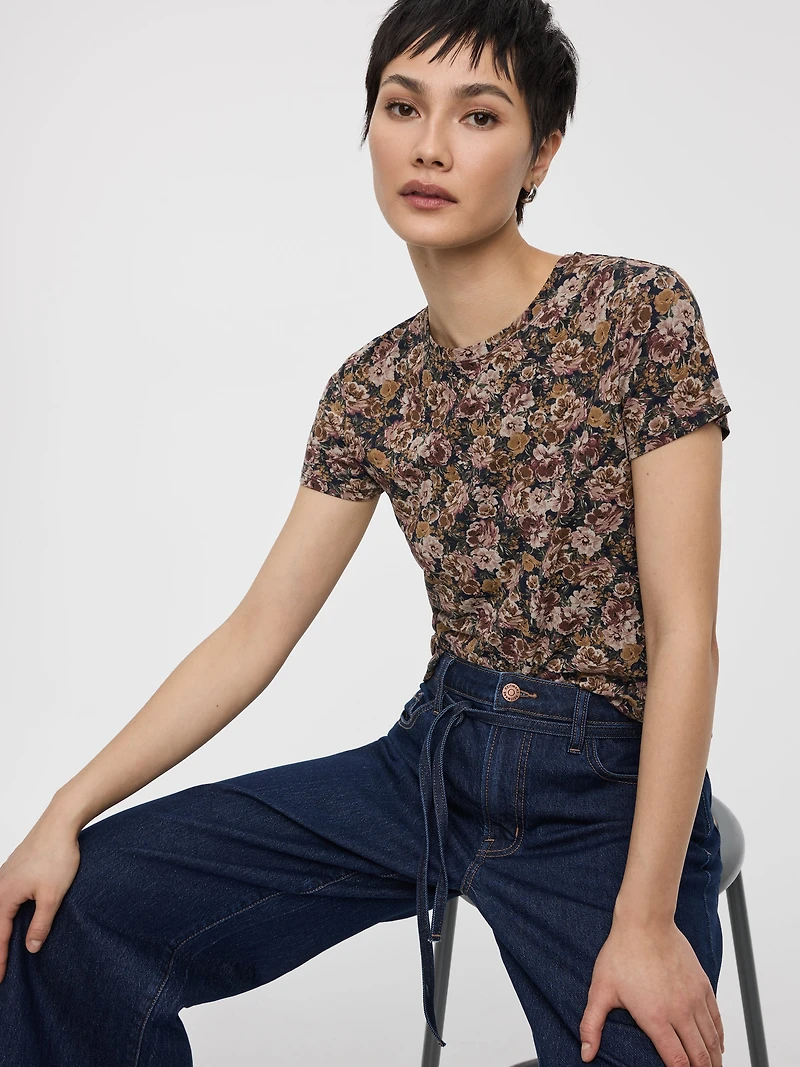 Crew-Neck Tee - R Essentials