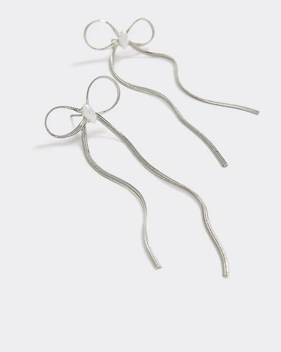 Boucles d'oreilles délicates en forme de boucle avec perles