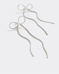 Boucles d'oreilles délicates en forme de boucle avec perles