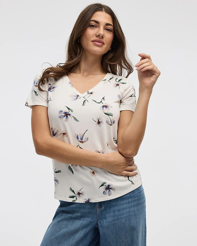 V-Neck T-Shirt - R Essentials