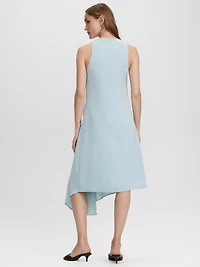 Robe midi sans manches avec taille drapée