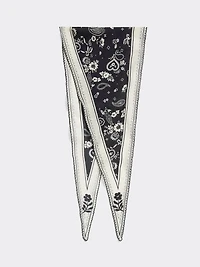 Foulard en forme de losange avec bordure