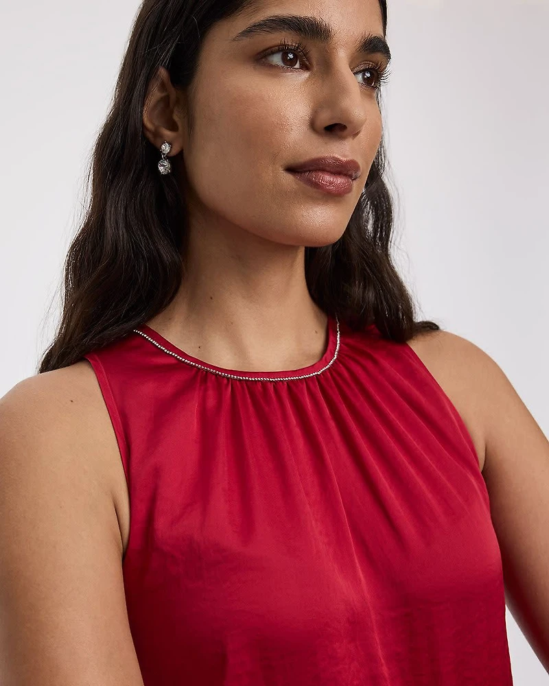 Blouse sans manches à col rond orné de bijoux