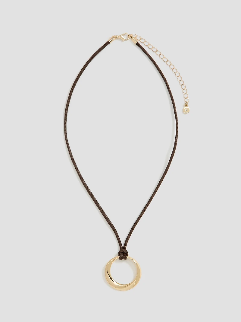 Collier en corde avec pendentif