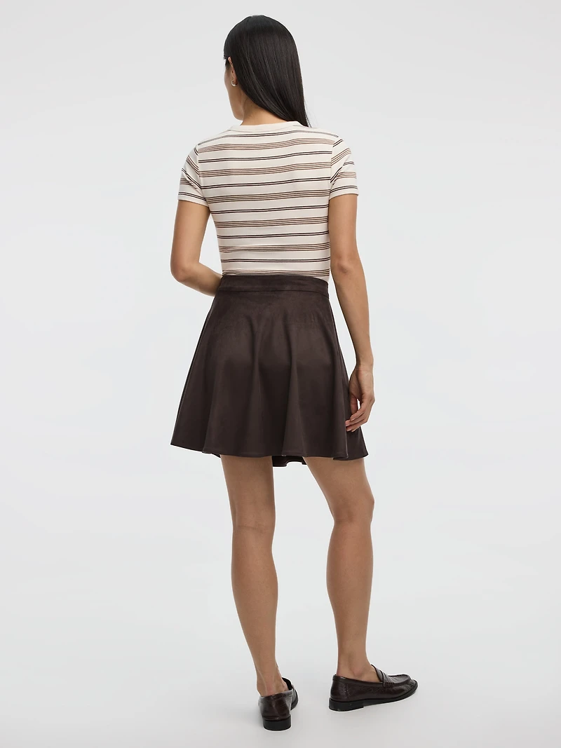 Mini-jupe coupe A en faux suède