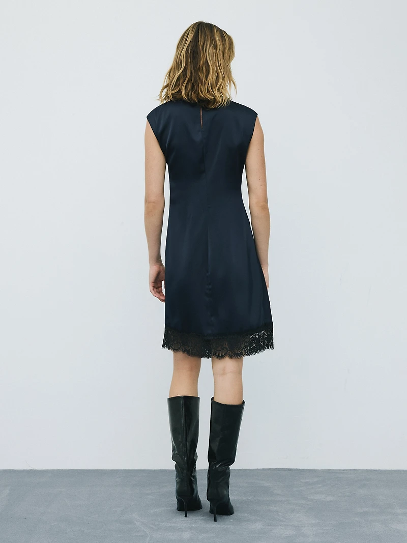 Robe cocktail ajustée avec détail noué et dentelle