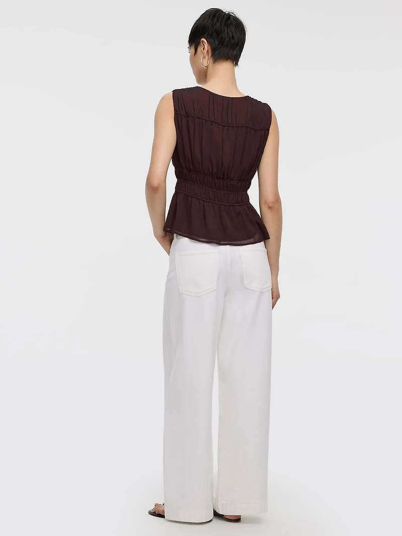 Blouse sans manches à col V avec taille en nid d'abeille