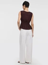 Blouse sans manches à col V avec taille en nid d'abeille