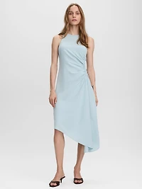 Robe midi sans manches avec taille drapée