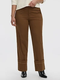 Pantalon chino à taille mi-haute et jambe droite revers