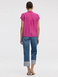 Blouse fluide à manches courtes et col en V