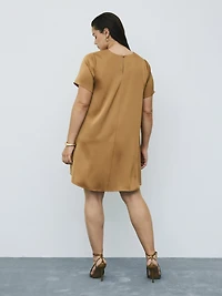 Robe courte en satin évasée à manches courtes et col rond