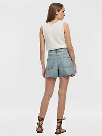 Short en denim à ourlets éffilochés