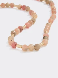 Collier court à billes en résine et en métal