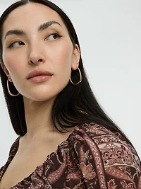 Robe à manches longues et col dégagé