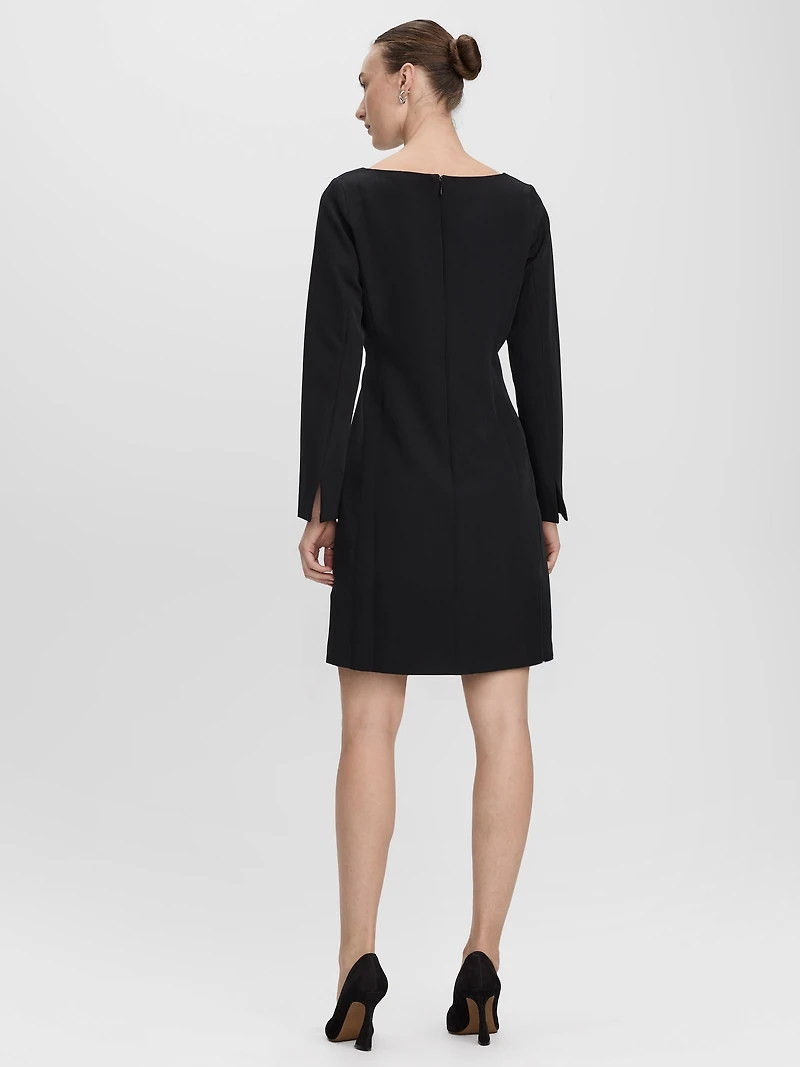 Robe courte à manches longues et col bateau