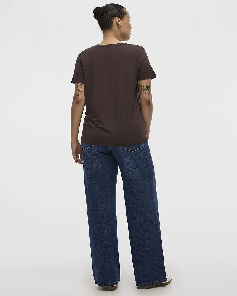 Short-Sleeve V-Neck Tee - R Essentials