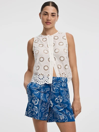Camisole boutonnée à oeillets col rond