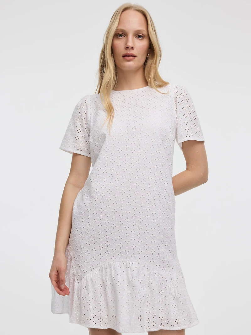 Robe à oeillets manches courtes avec col rond