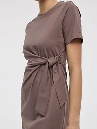 Robe ajustée à manches courtes avec détail noué