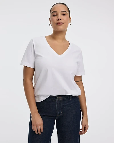 Boyfriend V-Neck T-Shirt - R Essentials
