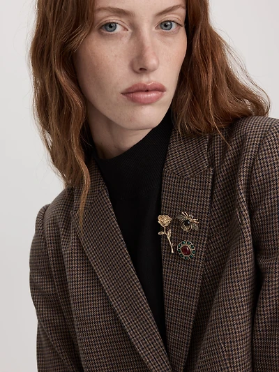Broche bourdon ornée de pierres