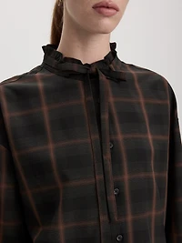 Blouse à manches longues et col montant volants