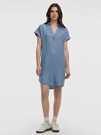 Extended-Sleeve Shift Dress with V Neckline