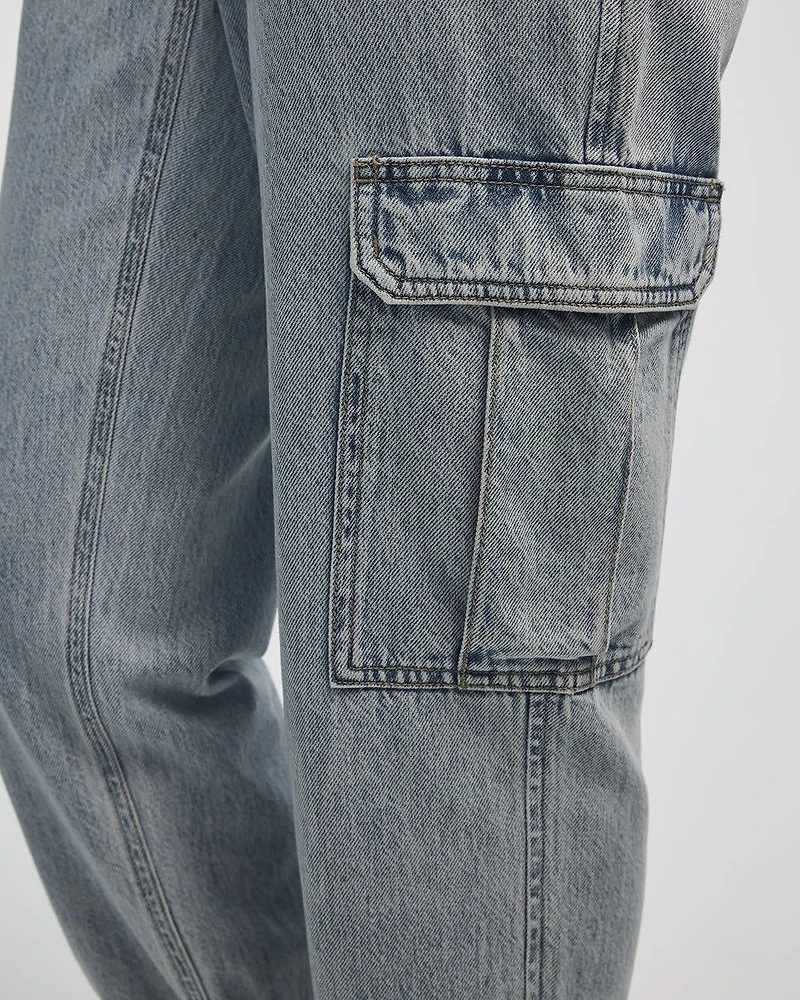 Pantalon jogger en denim avec poches cargo