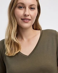 Short-Sleeve V-Neck Tee - R Essentials