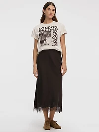 Jupe midi coupe A en satin et dentelle