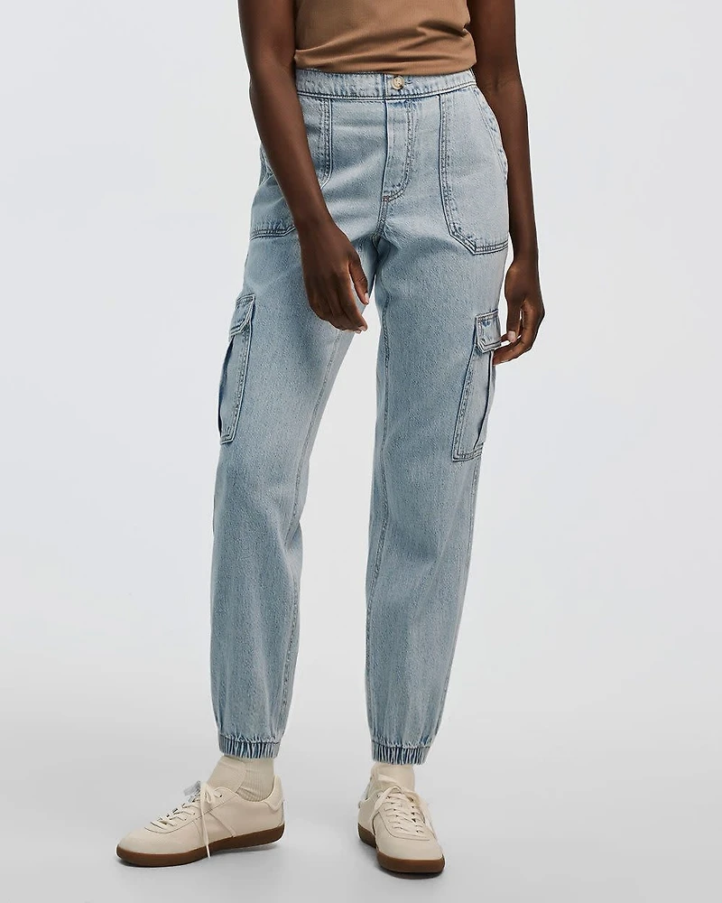 Pantalon jogger en denim avec poches cargo