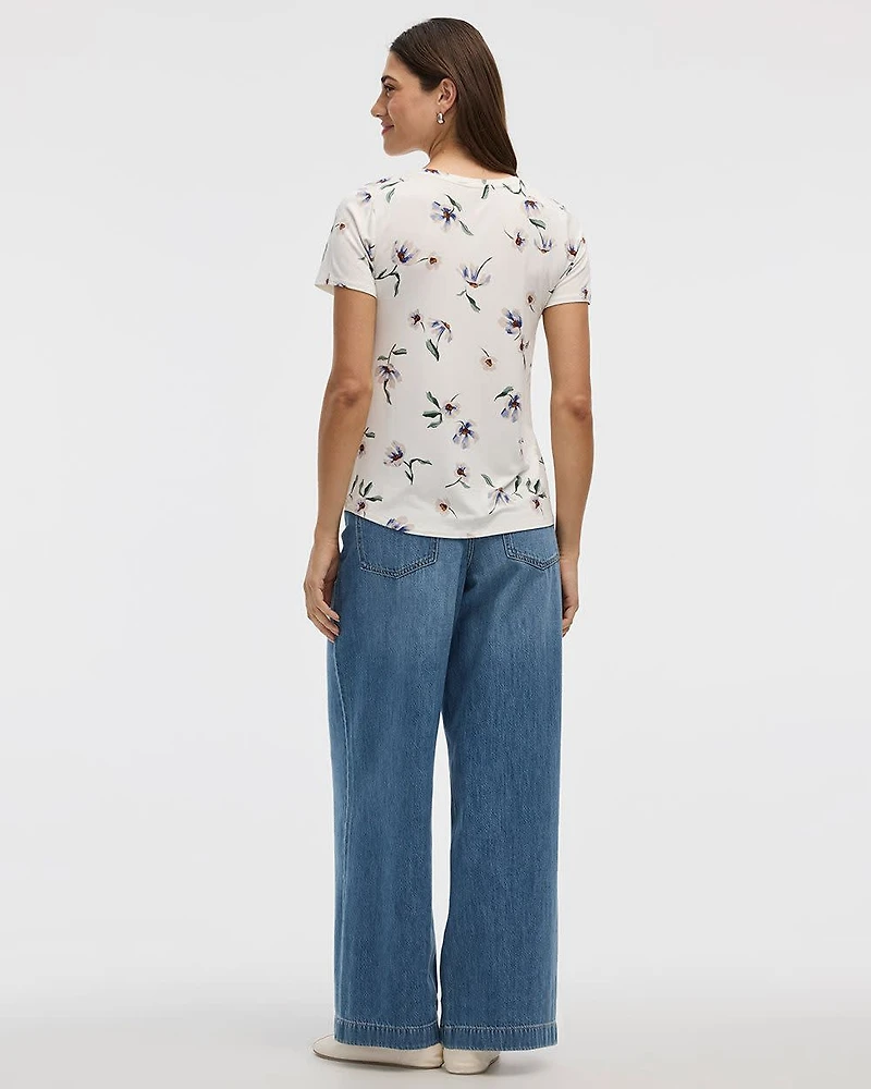 V-Neck T-Shirt - R Essentials