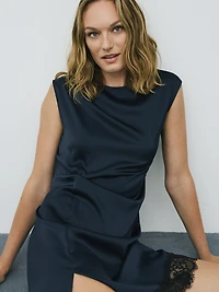Robe cocktail ajustée avec détail noué et dentelle