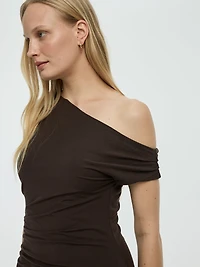 Robe courte moulante sans manches avec fronces latérales